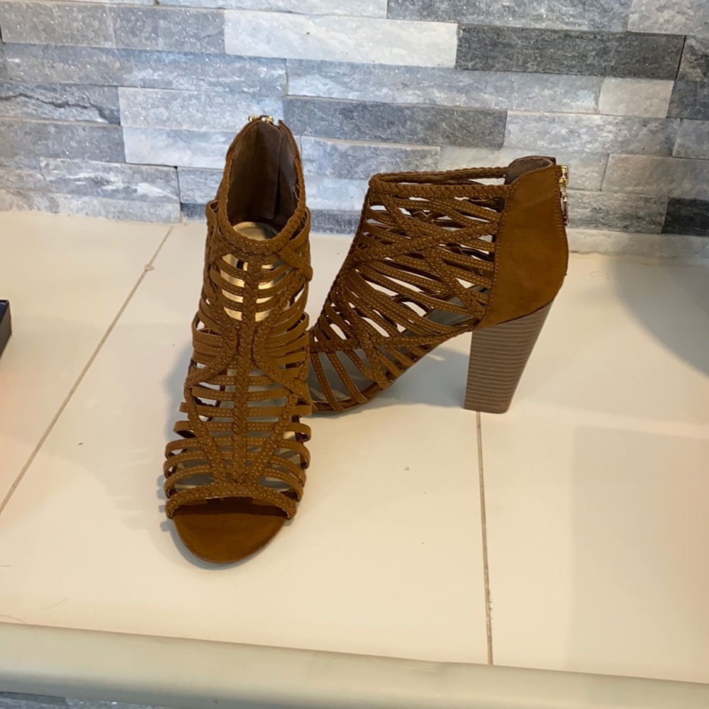 Well care shoes medium brown fabric